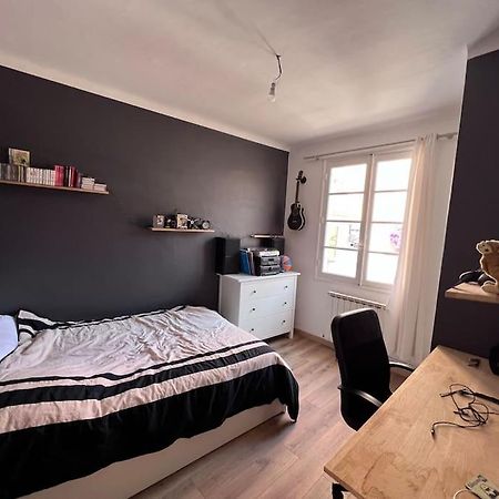 Maison Dans Les Rues Pietonnes Du Vieux Hyeres Luaran gambar