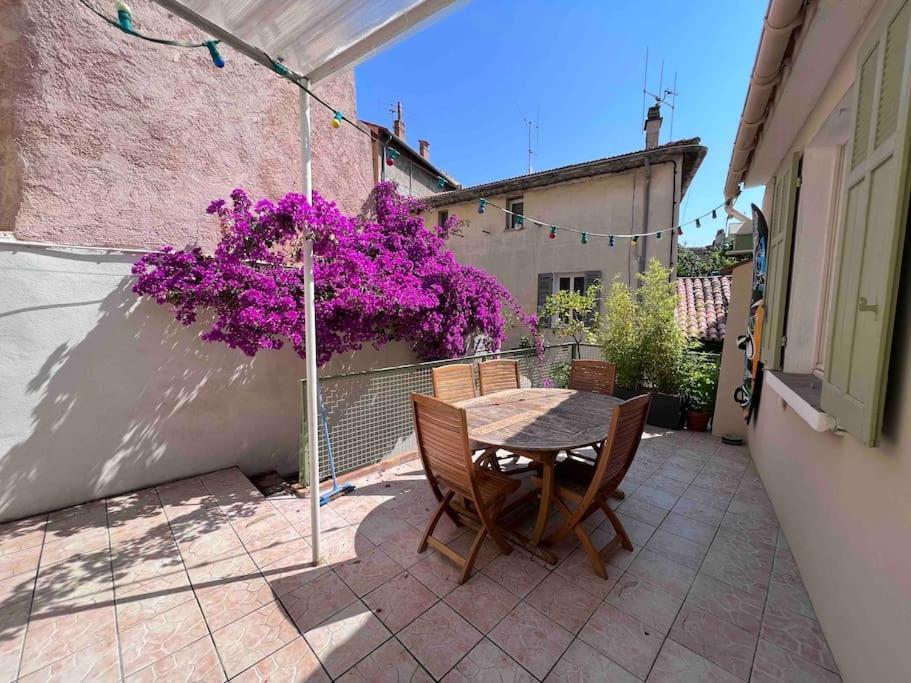 Maison Dans Les Rues Pietonnes Du Vieux Hyeres Luaran gambar