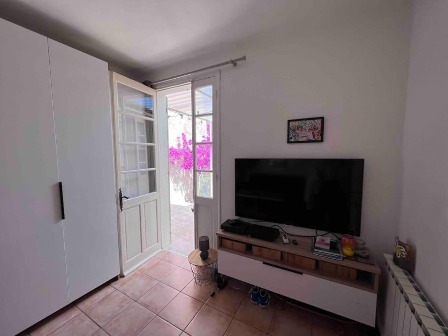 Maison Dans Les Rues Pietonnes Du Vieux Hyeres Luaran gambar