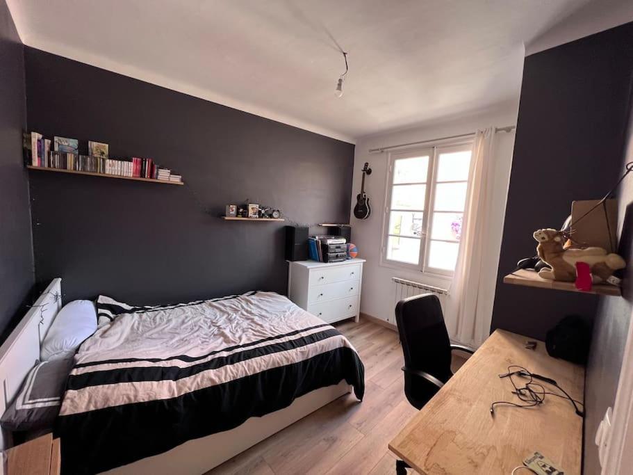 Maison Dans Les Rues Pietonnes Du Vieux Hyeres Luaran gambar
