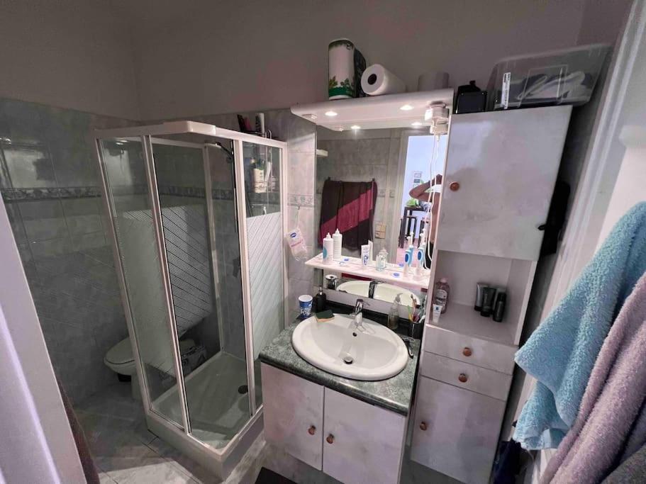 Maison Dans Les Rues Pietonnes Du Vieux Hyeres Luaran gambar